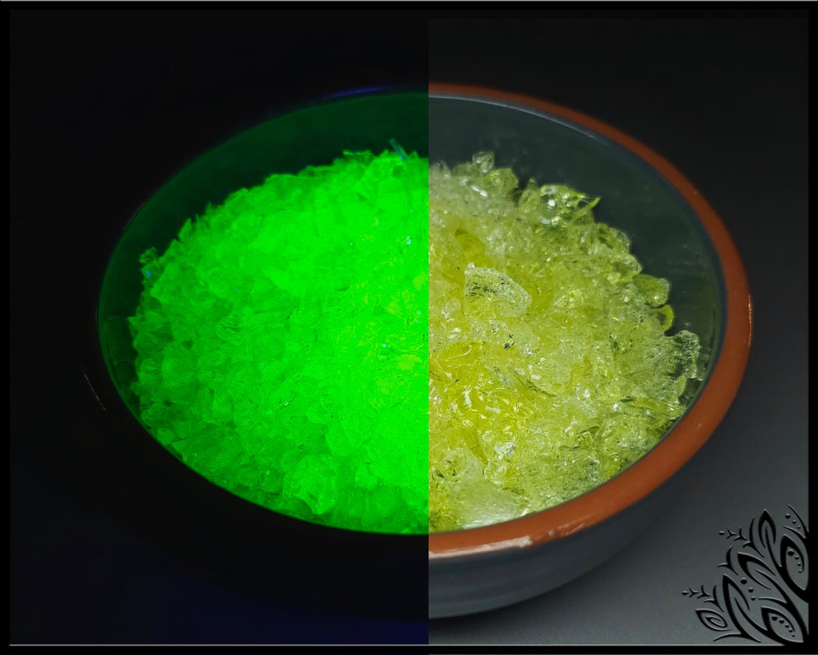 crushed uranium glass