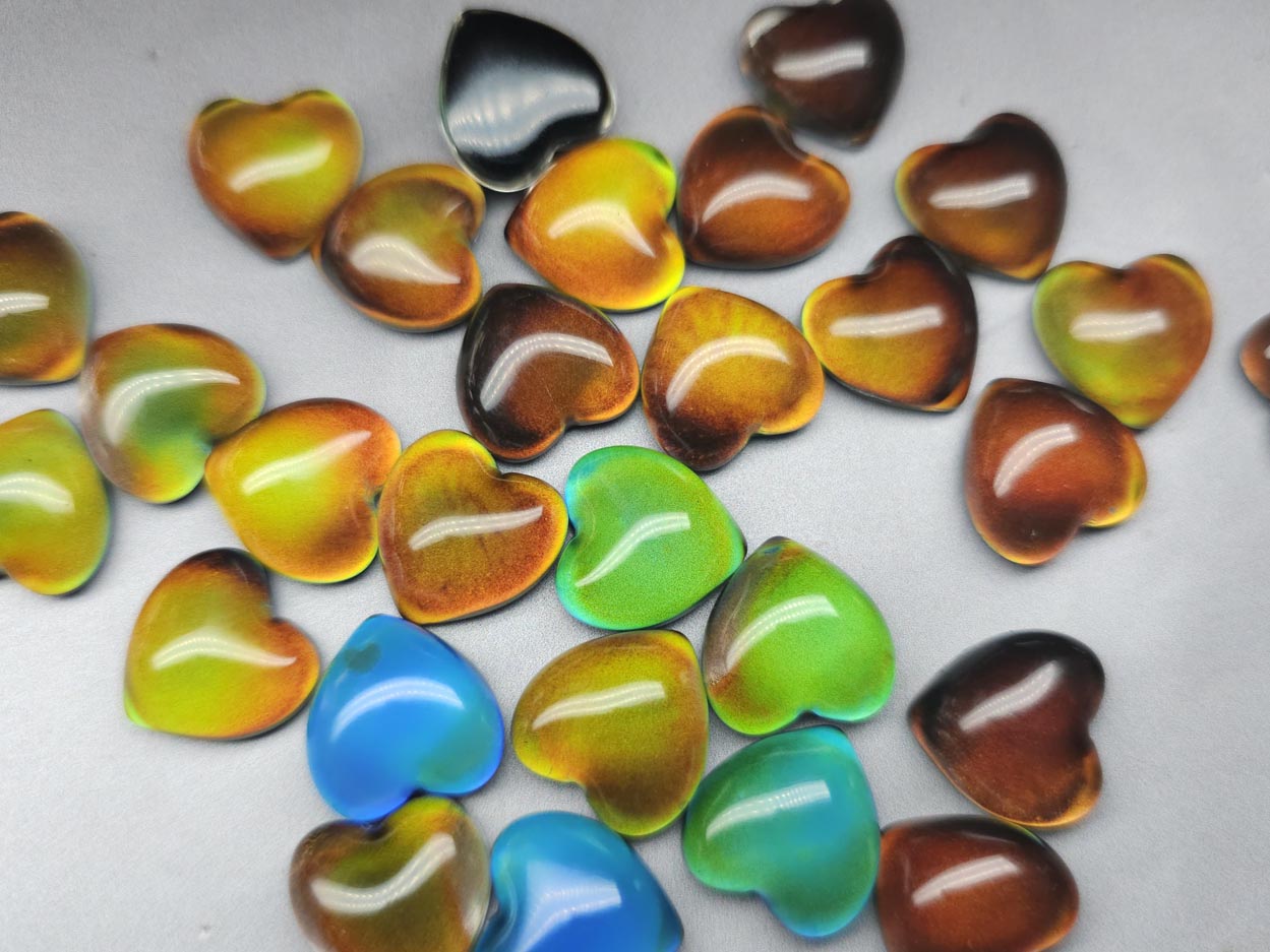 Mood stone - heart - 15 mm - colour change cabochon