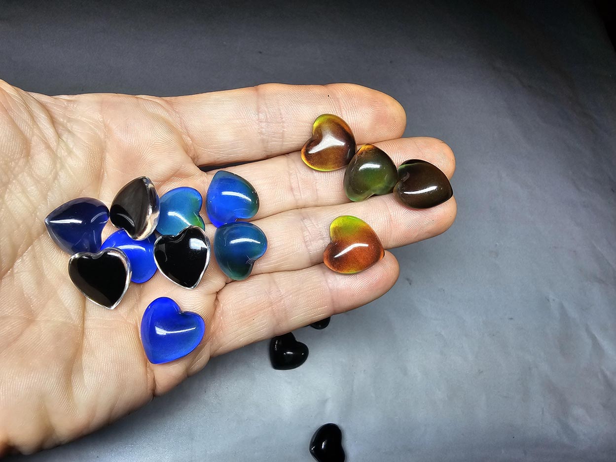 Mood stone - heart - 15 mm - colour change cabochon