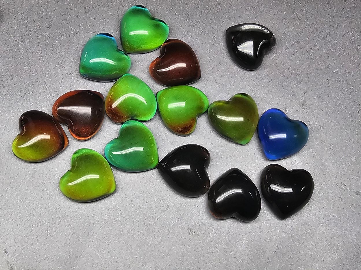 Mood stone - heart - 15 mm - colour change cabochon