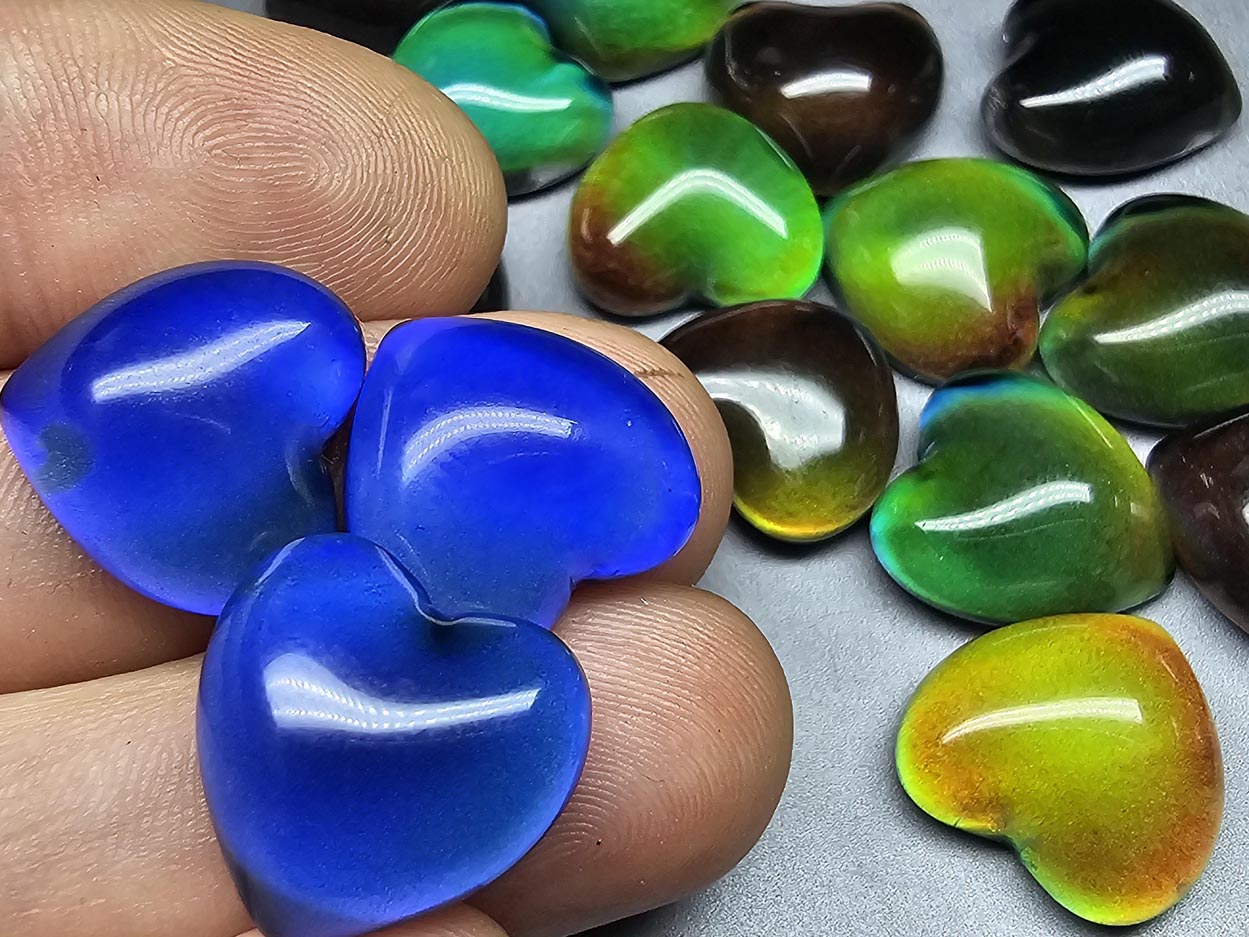 Mood stone - heart - 15 mm - colour change cabochon