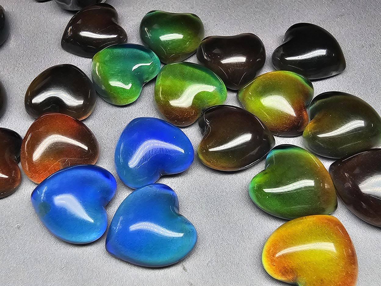 Mood stone - heart - 15 mm - colour change cabochon