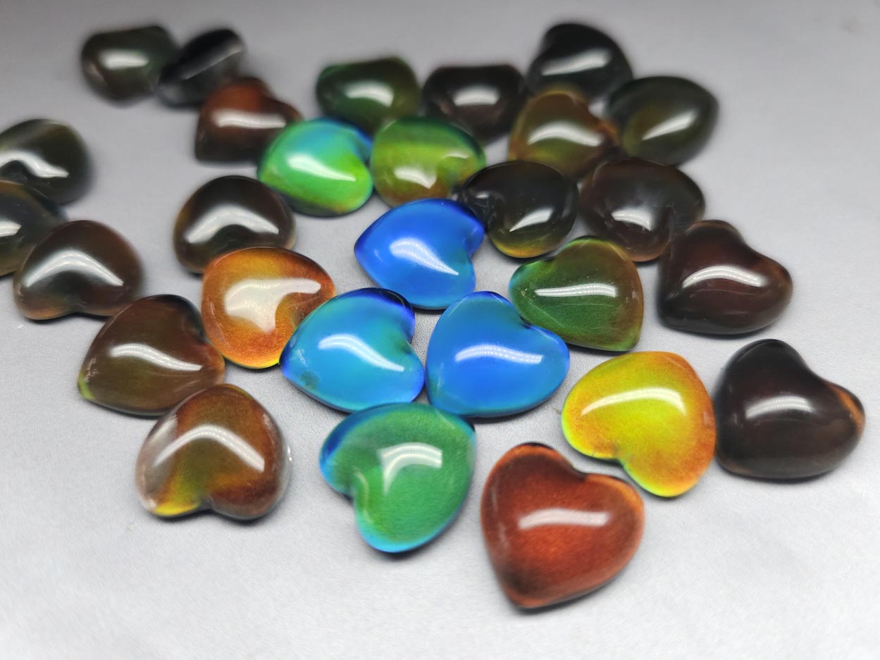 Mood stone - heart - 15 mm - colour change cabochon