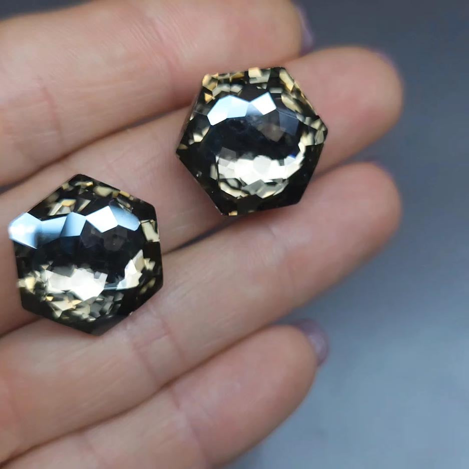Glass crystal - smokey quartz - hexagon - 18 mm