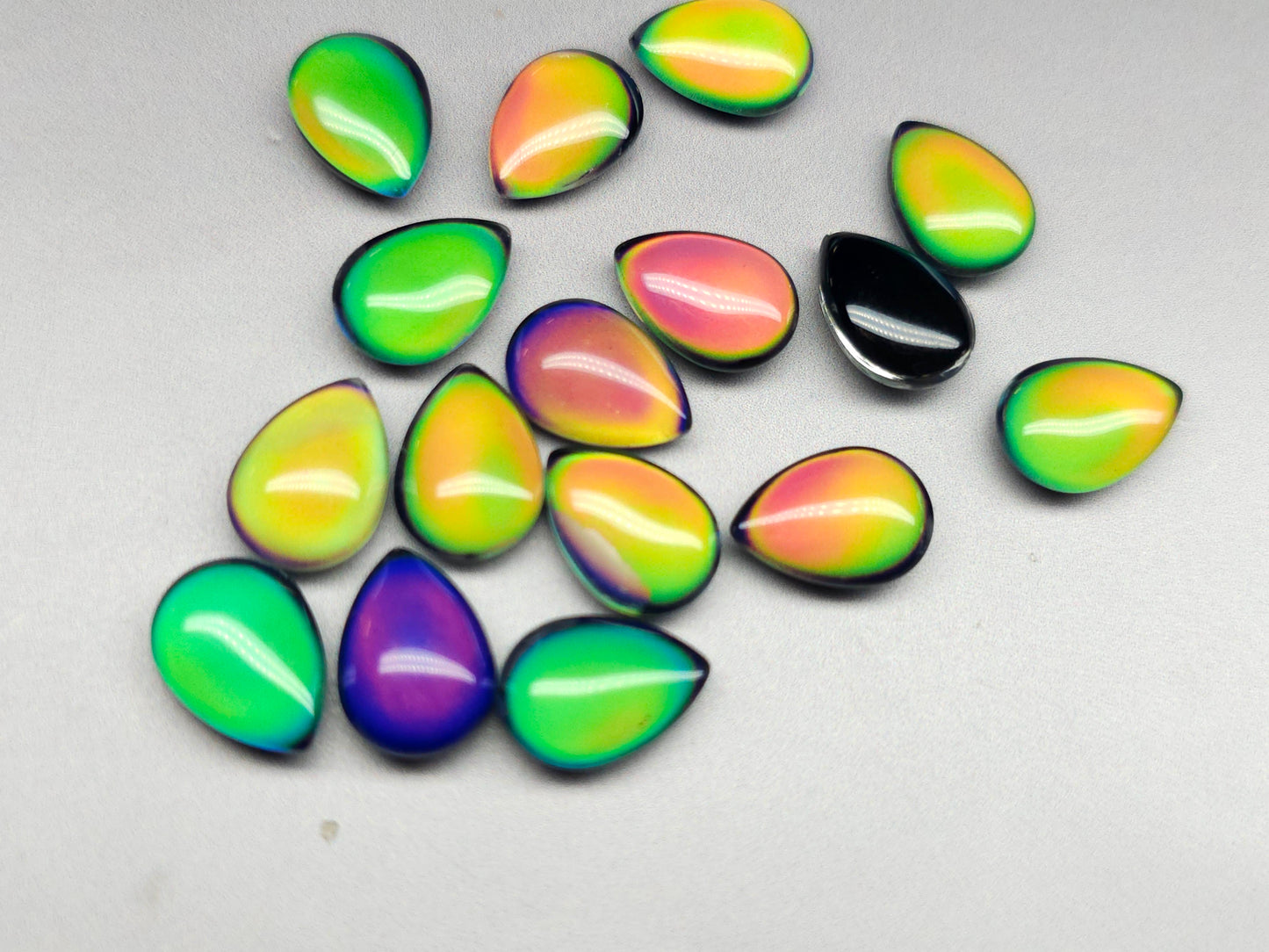 Mood stone - pear - 14 mm - colour change cabochon - Imbali Crafts