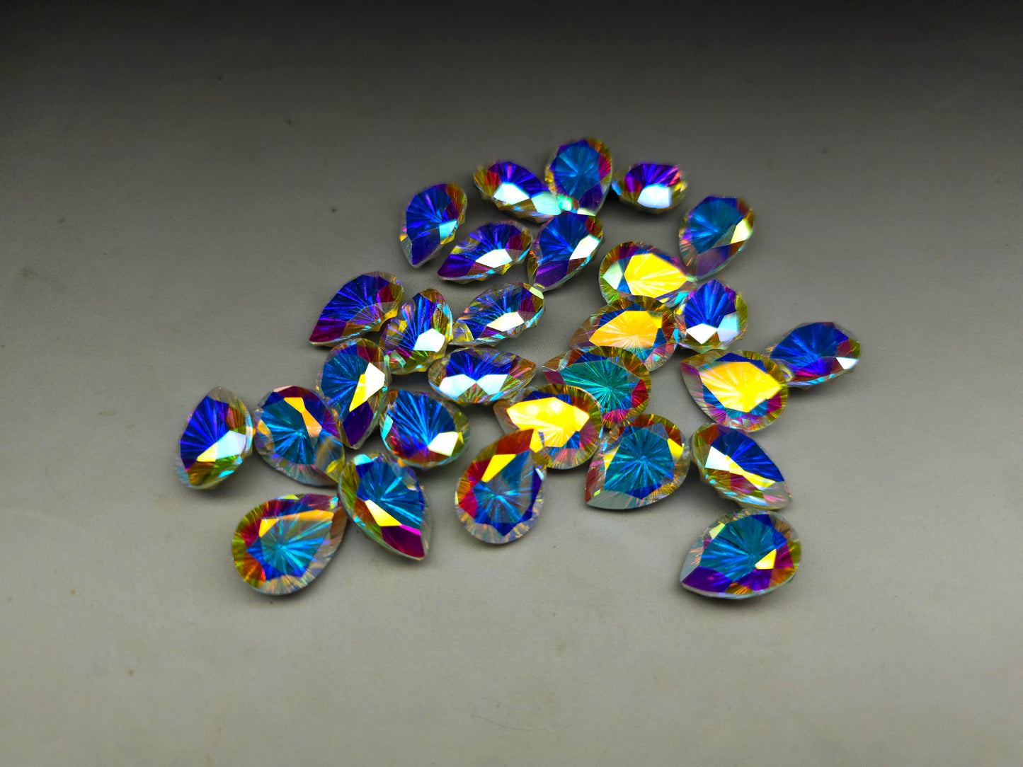Glass crystal - Pear - 18 mm - Mystic white starburst - Imbali Crafts