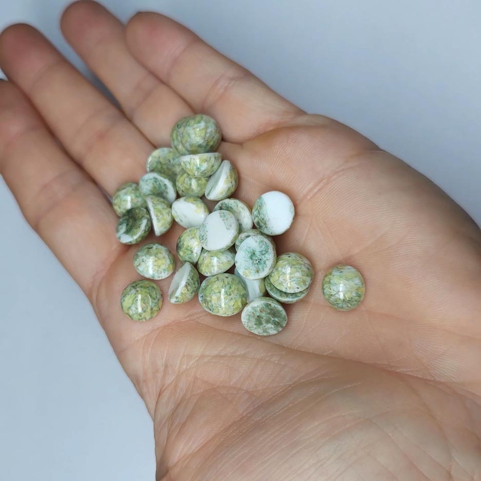 Uranium glass infused cabochons - round - 10 mm