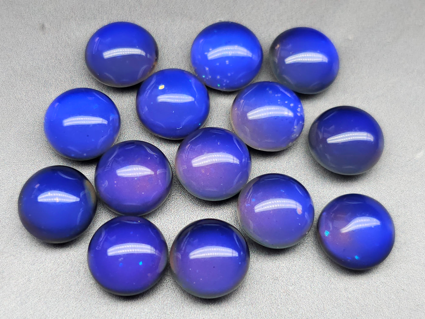 Mood stone - round - 10 mm - colour change cabochon