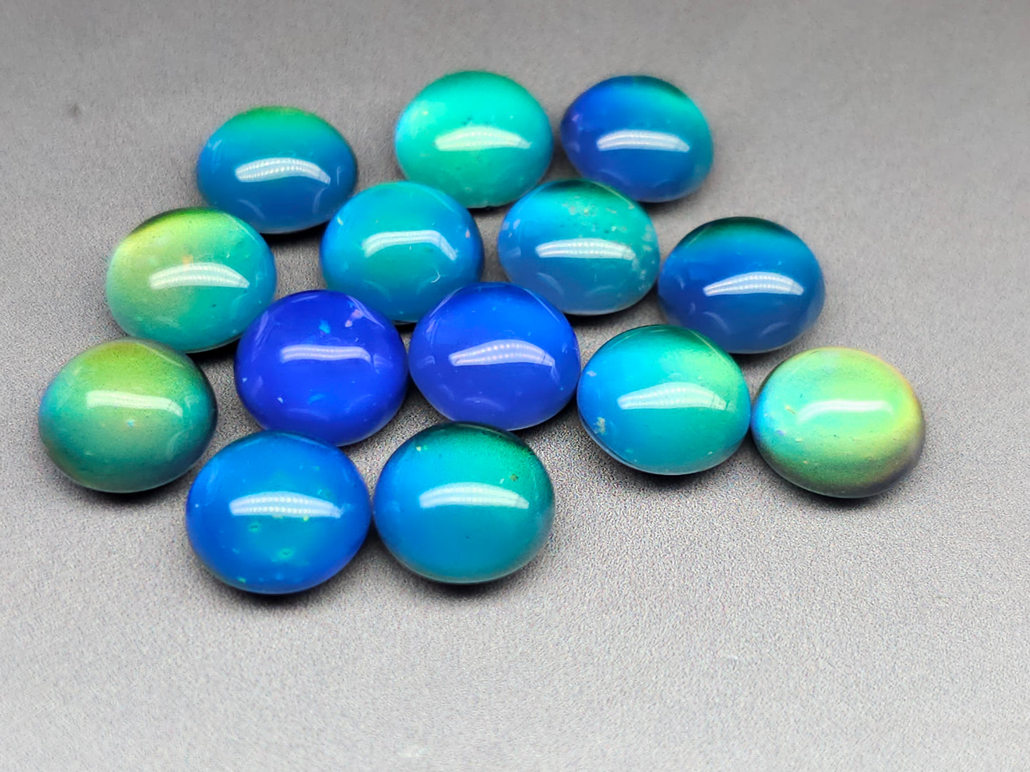 Mood stone - round - 10 mm - colour change cabochon