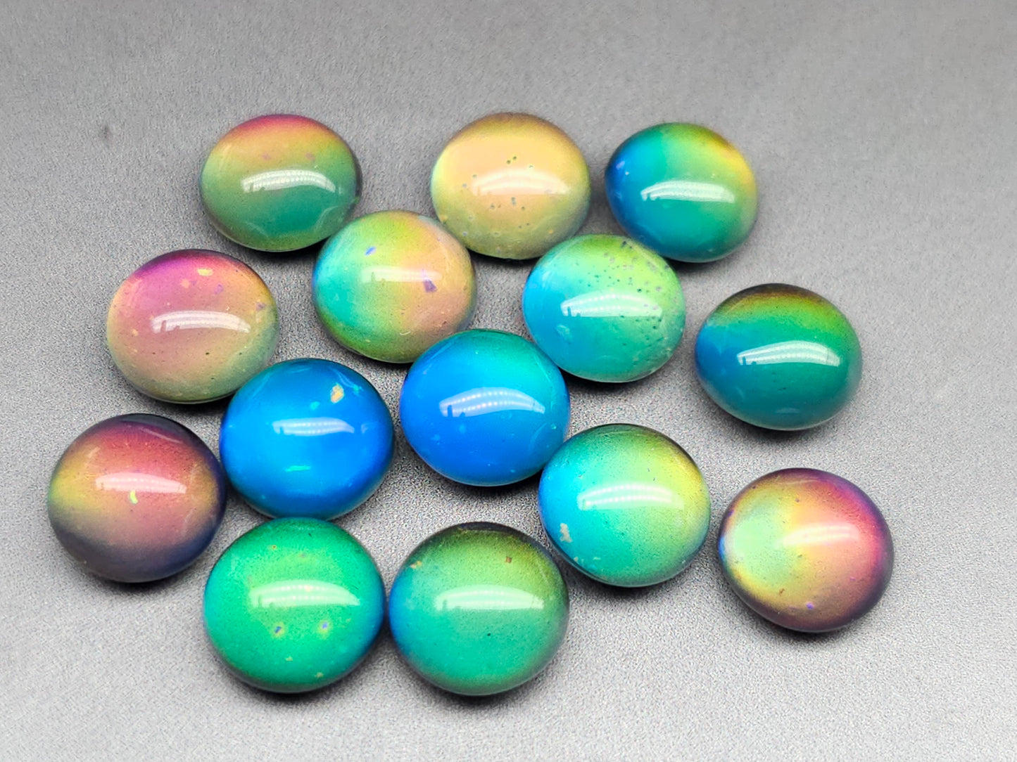 Mood stone - round - 10 mm - colour change cabochon