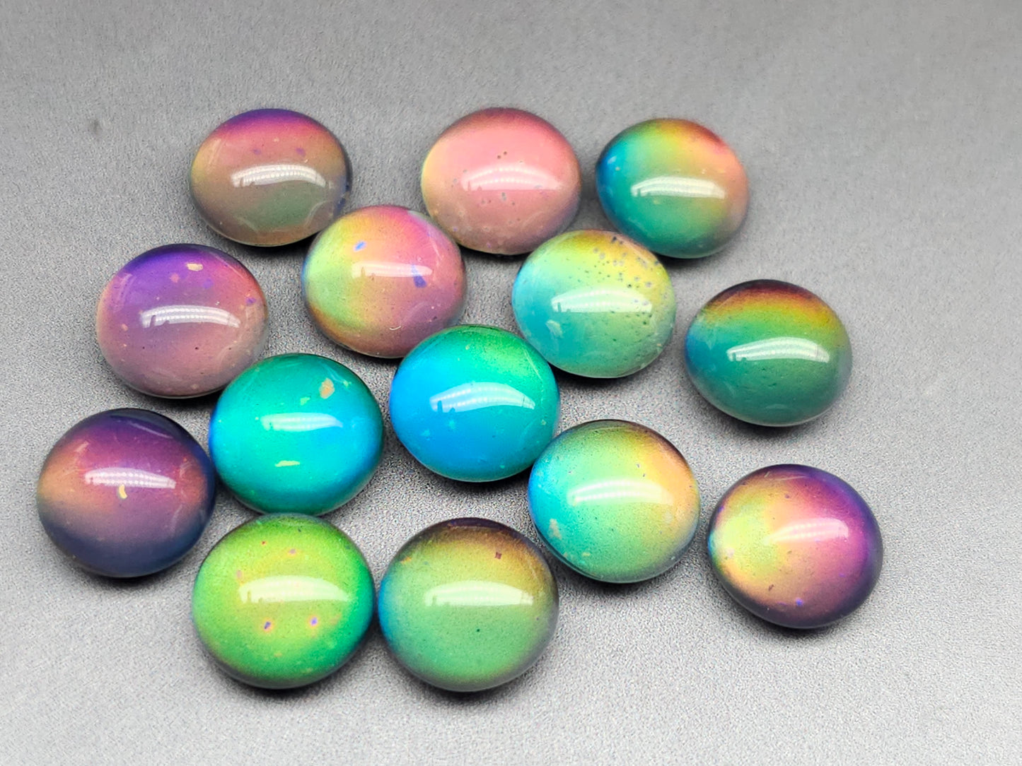 Mood stone - round - 10 mm - colour change cabochon