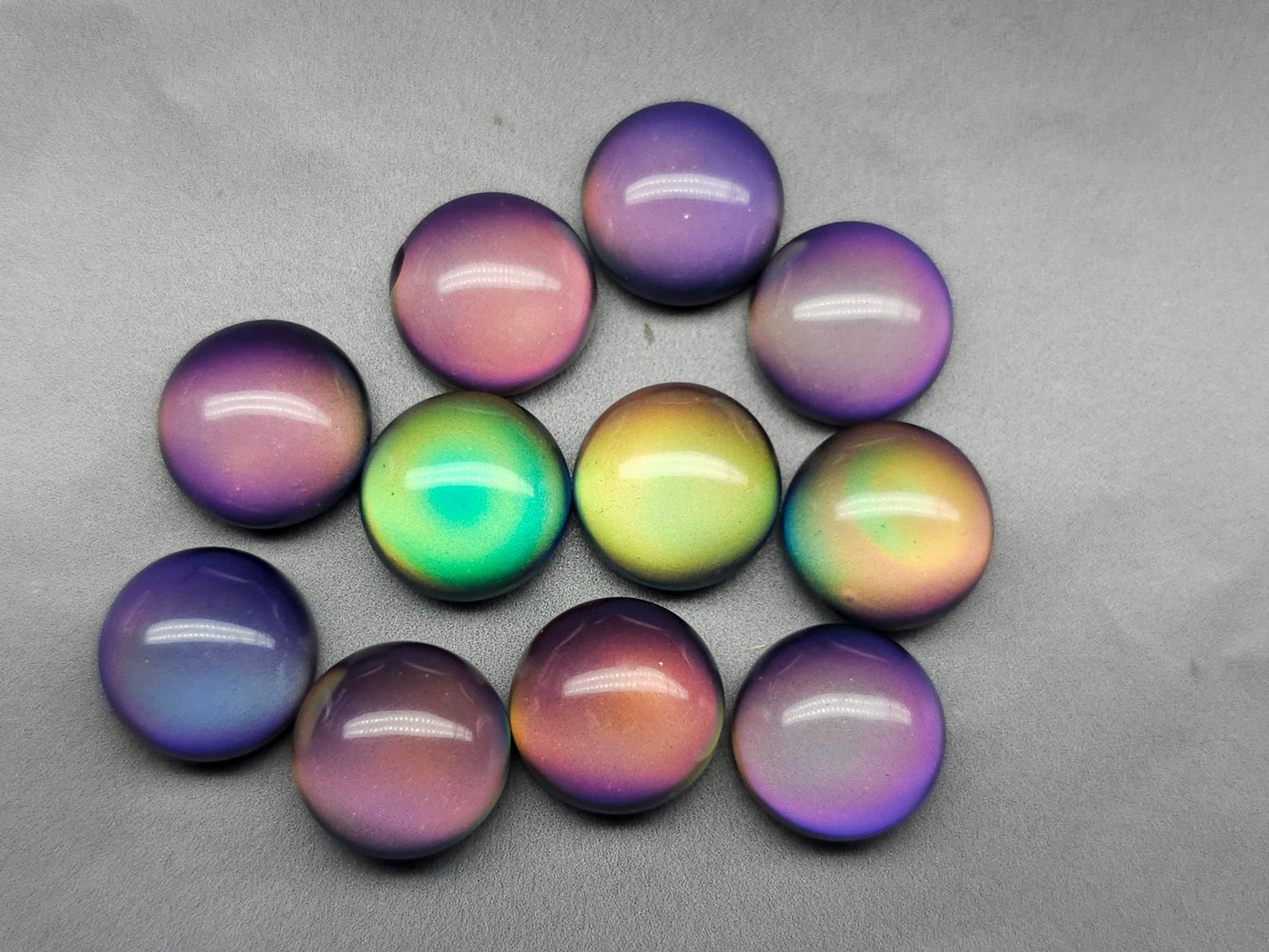 Mood stone - round - 14 mm - colour change cabochon