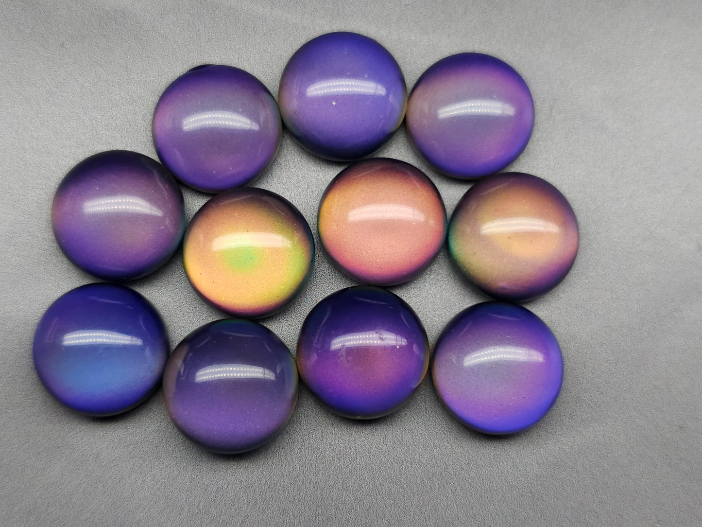 Mood stone - round - 14 mm - colour change cabochon