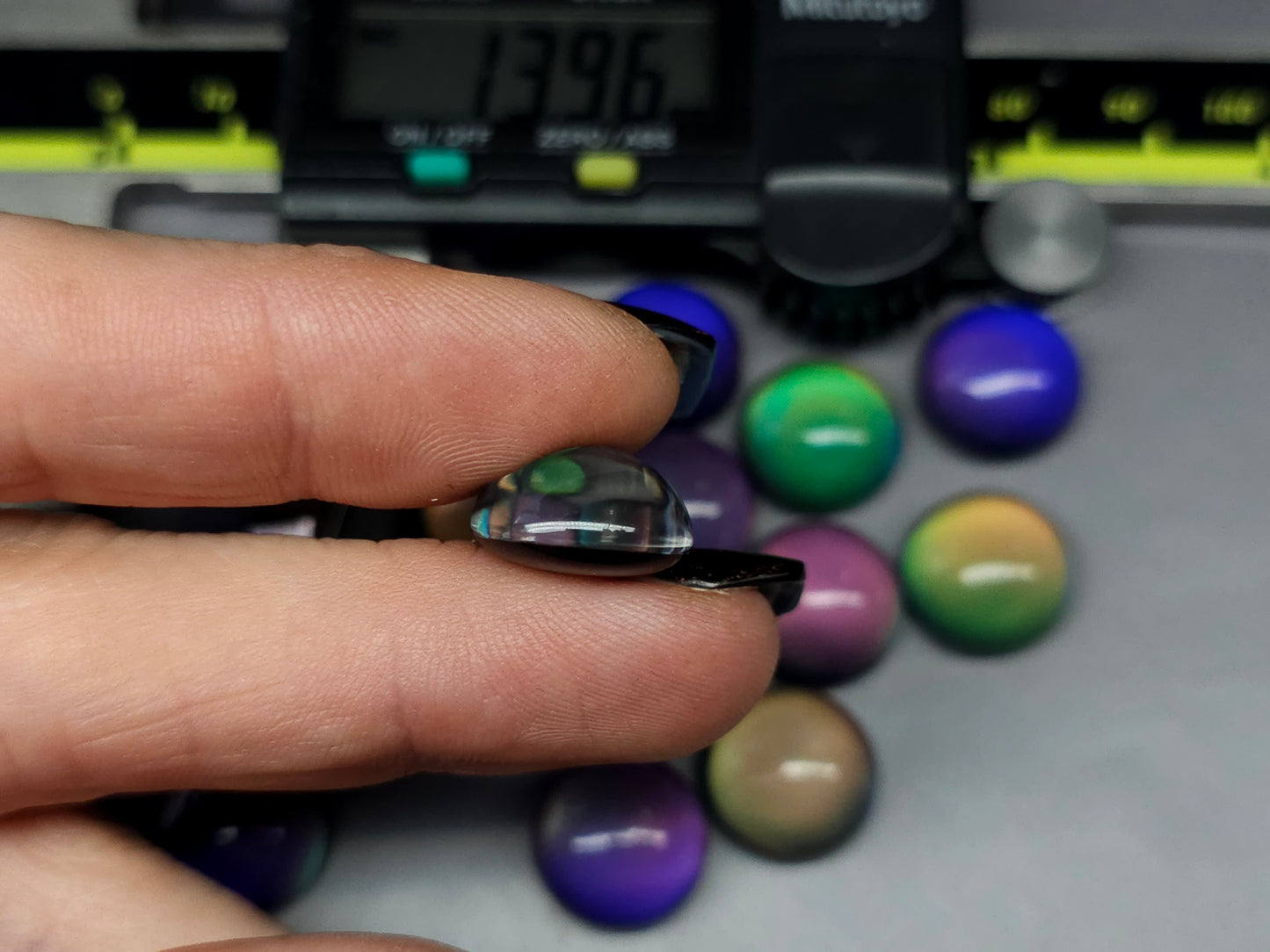 Mood stone - round - 14 mm - colour change cabochon