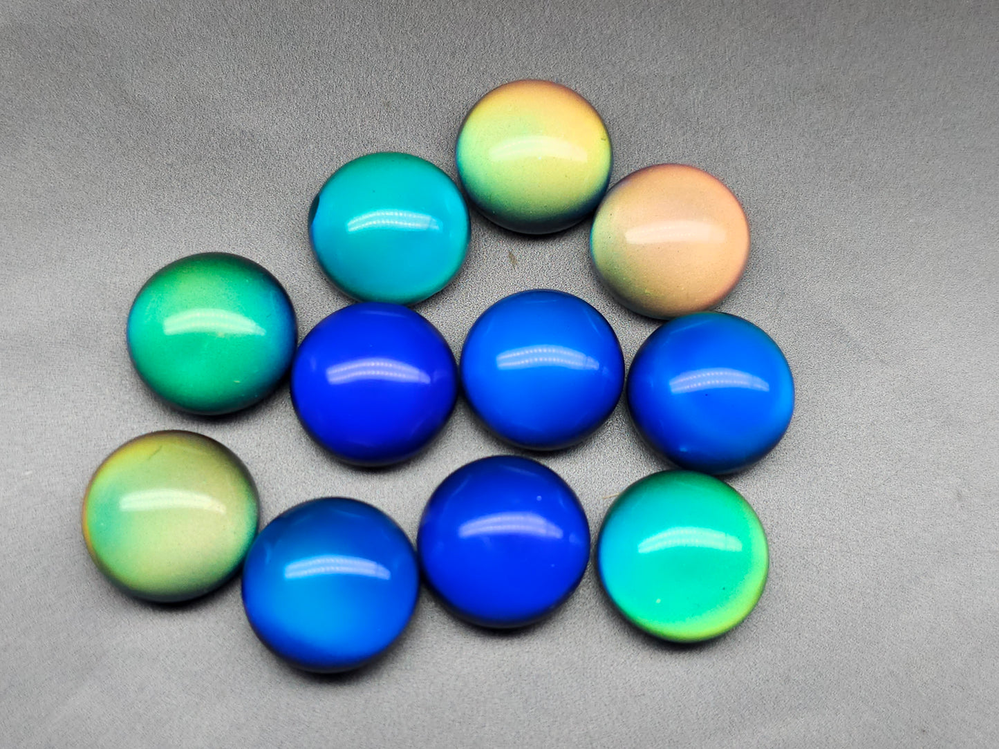 Mood stone - round - 14 mm - colour change cabochon