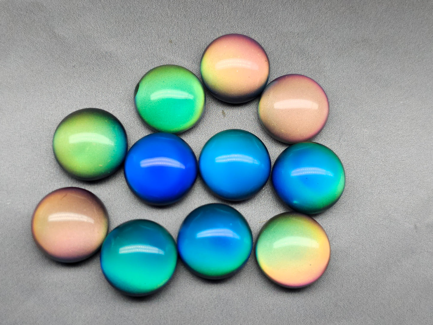 Mood stone - round - 14 mm - colour change cabochon