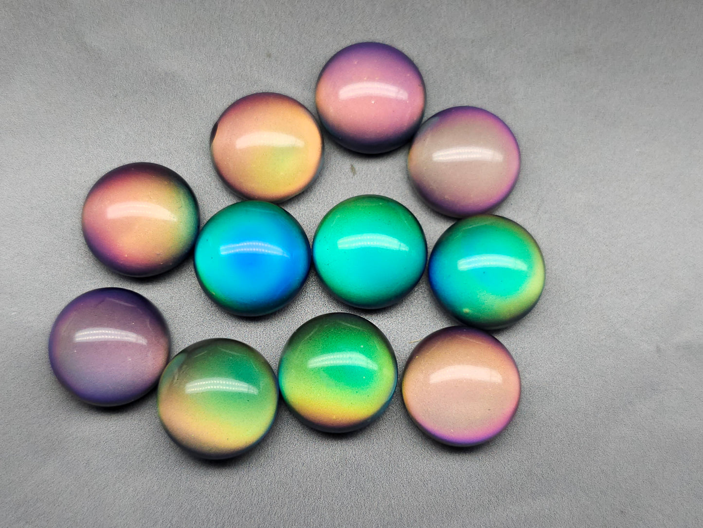Mood stone - round - 14 mm - colour change cabochon