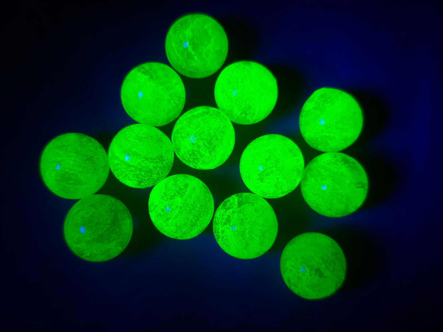 Uranium glass - Sphere/Orb - phosphorescent - 16 mm
