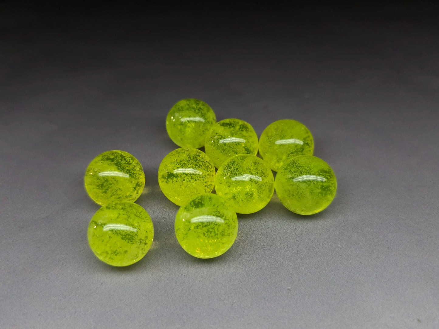 Uranium glass - Sphere/Orb - phosphorescent - 16 mm