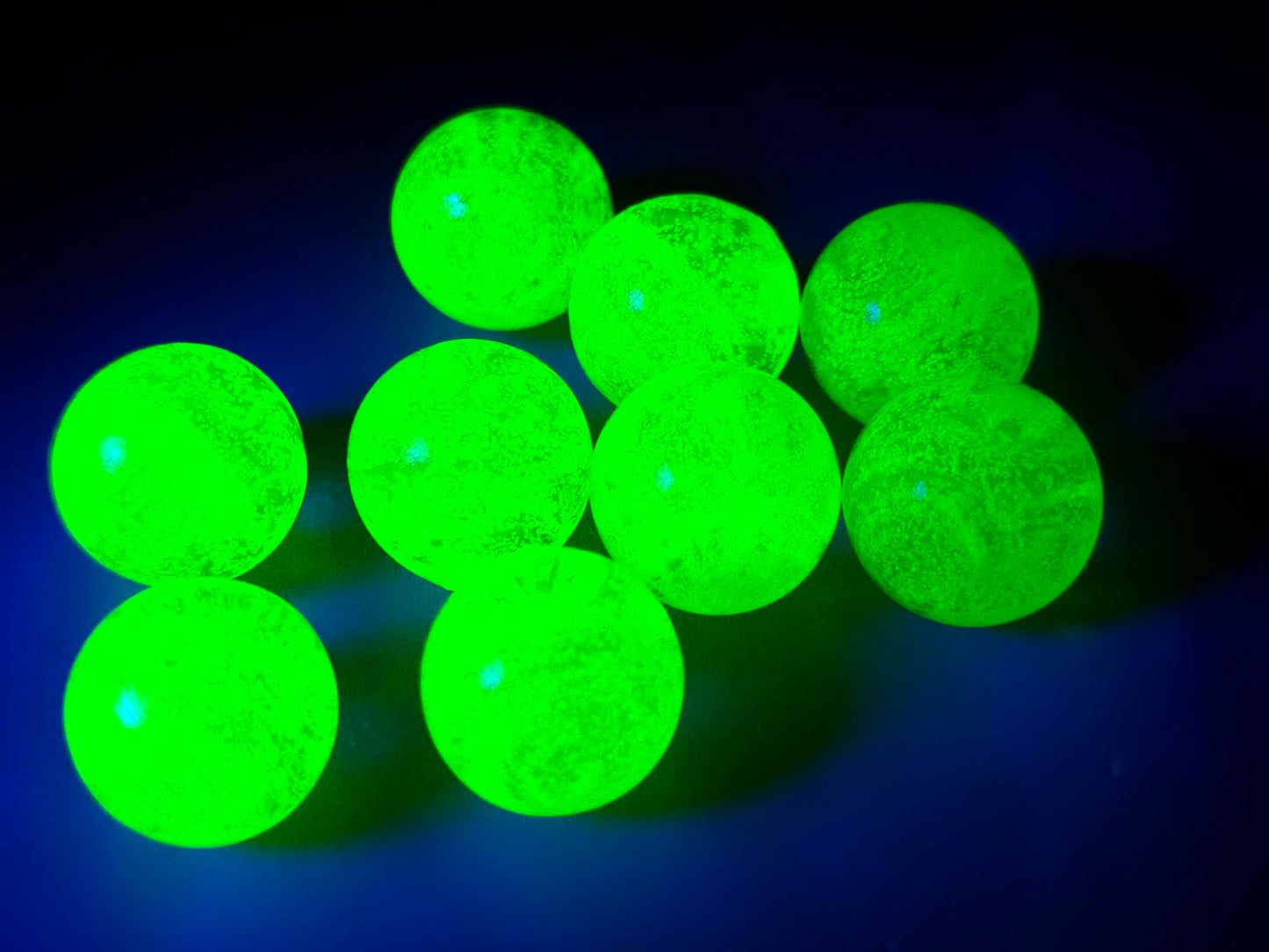 Uranium glass - Sphere/Orb - phosphorescent - 16 mm