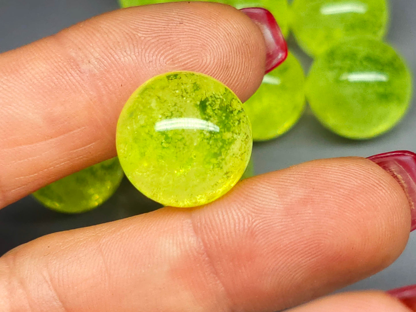 Uranium glass - Sphere/Orb - phosphorescent - 16 mm