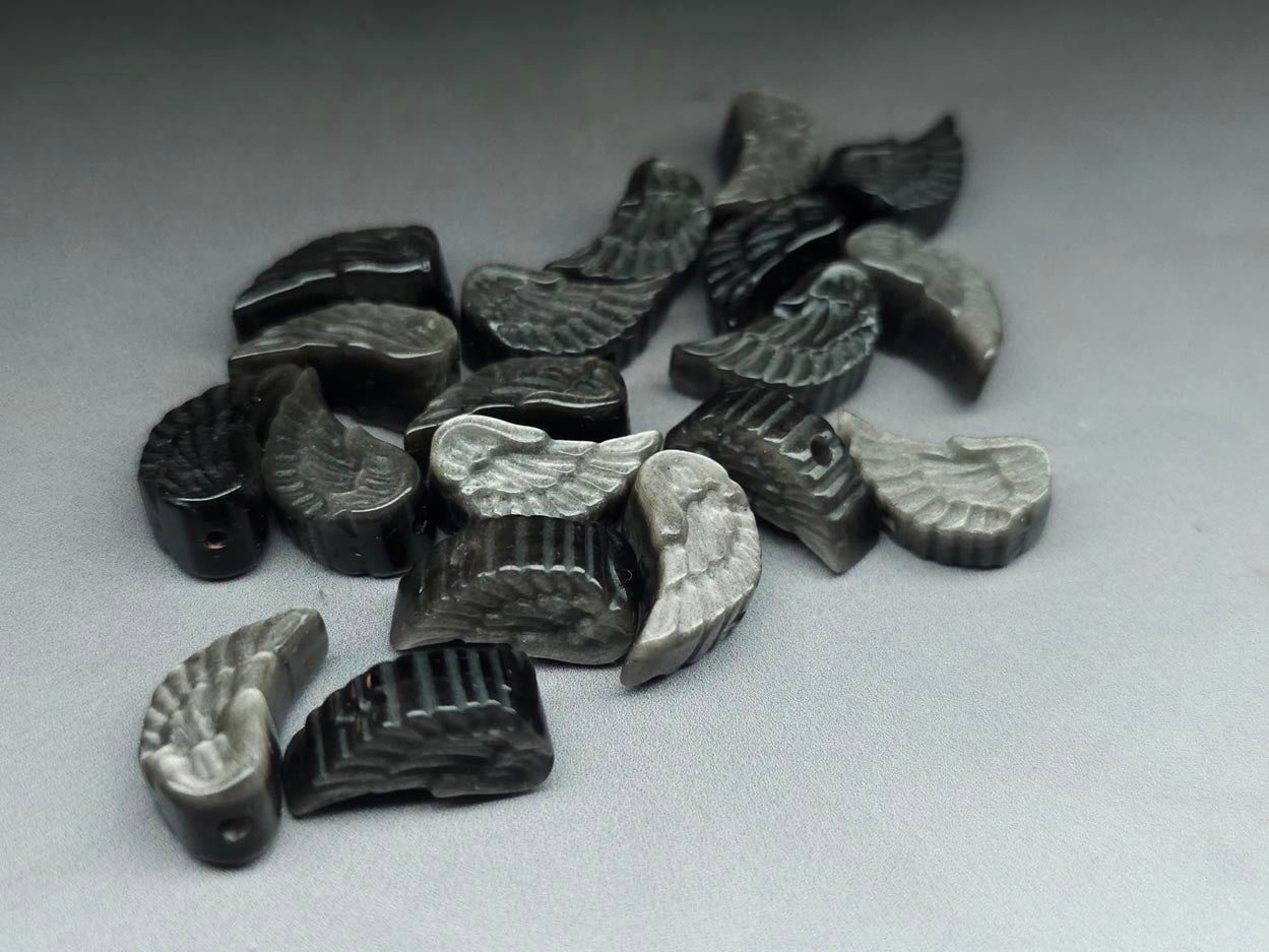 Obsidian - silver - wing carving - 19 mm