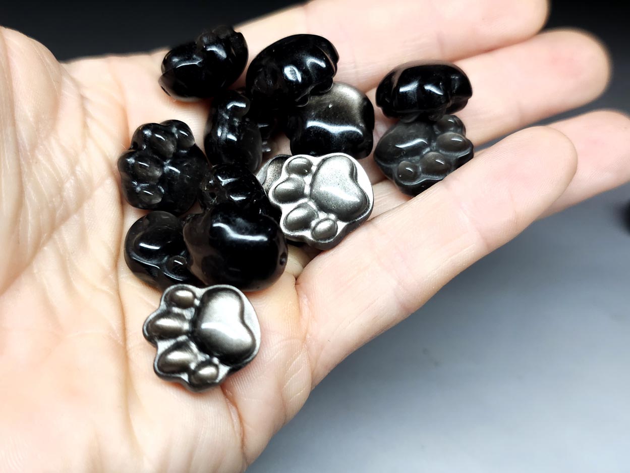 Obsidian - silver - paw carving - 16 mm