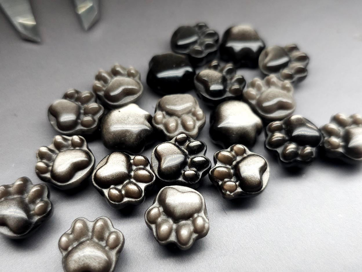 Obsidian - silver - paw carving - 16 mm