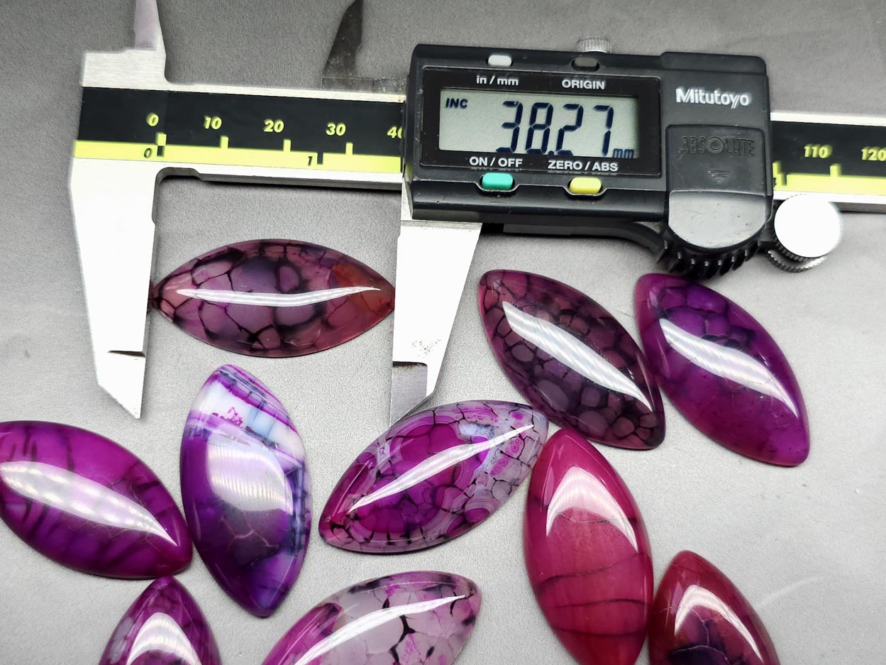 Agate mauve dragon veins cabochon - marquise - 40 mm