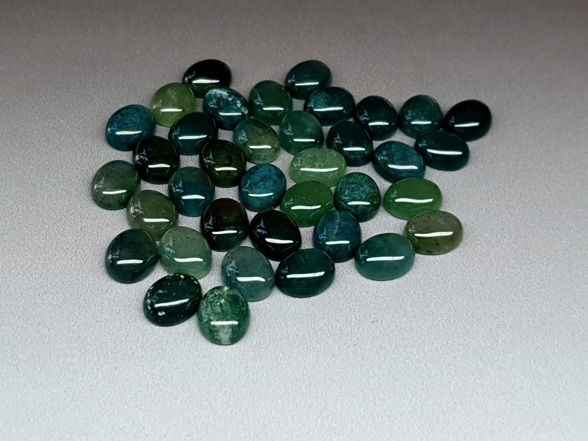 Moss agate cabochon - 10 mm - oval