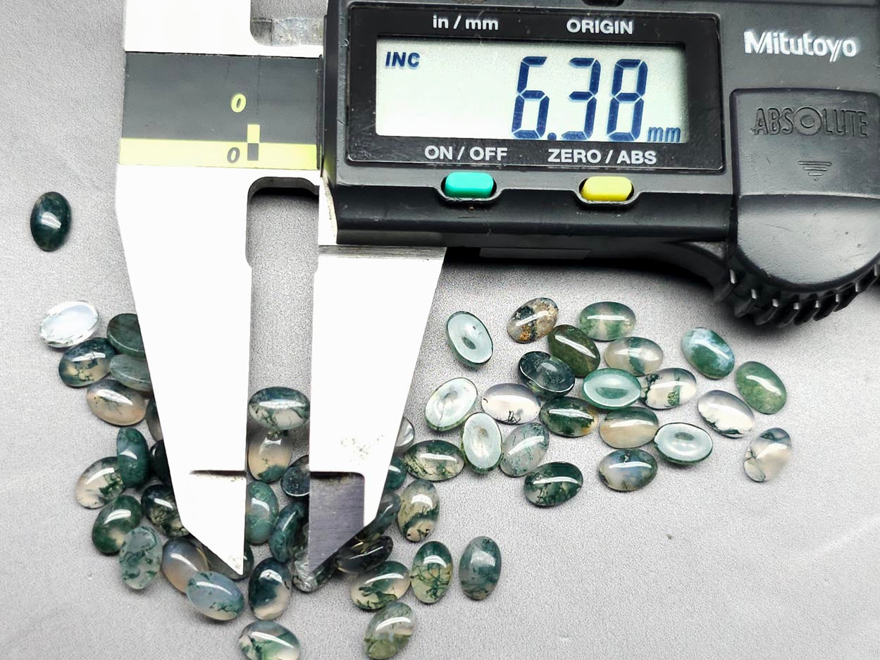 Moss agate cabochon - 6 mm - oval