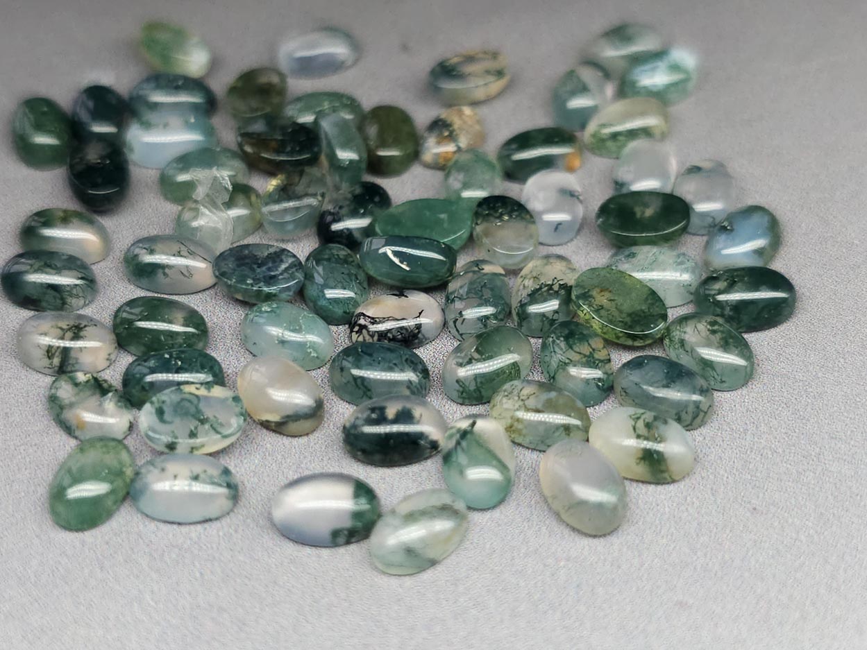 Moss agate cabochon - 6 mm - oval