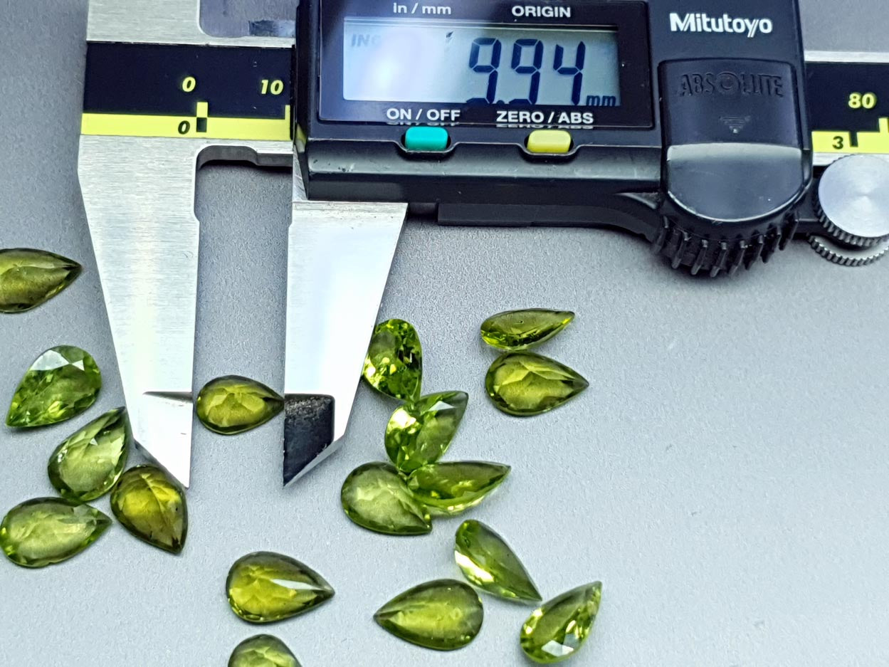 Peridot - faceted pear - 10 - 12 mm