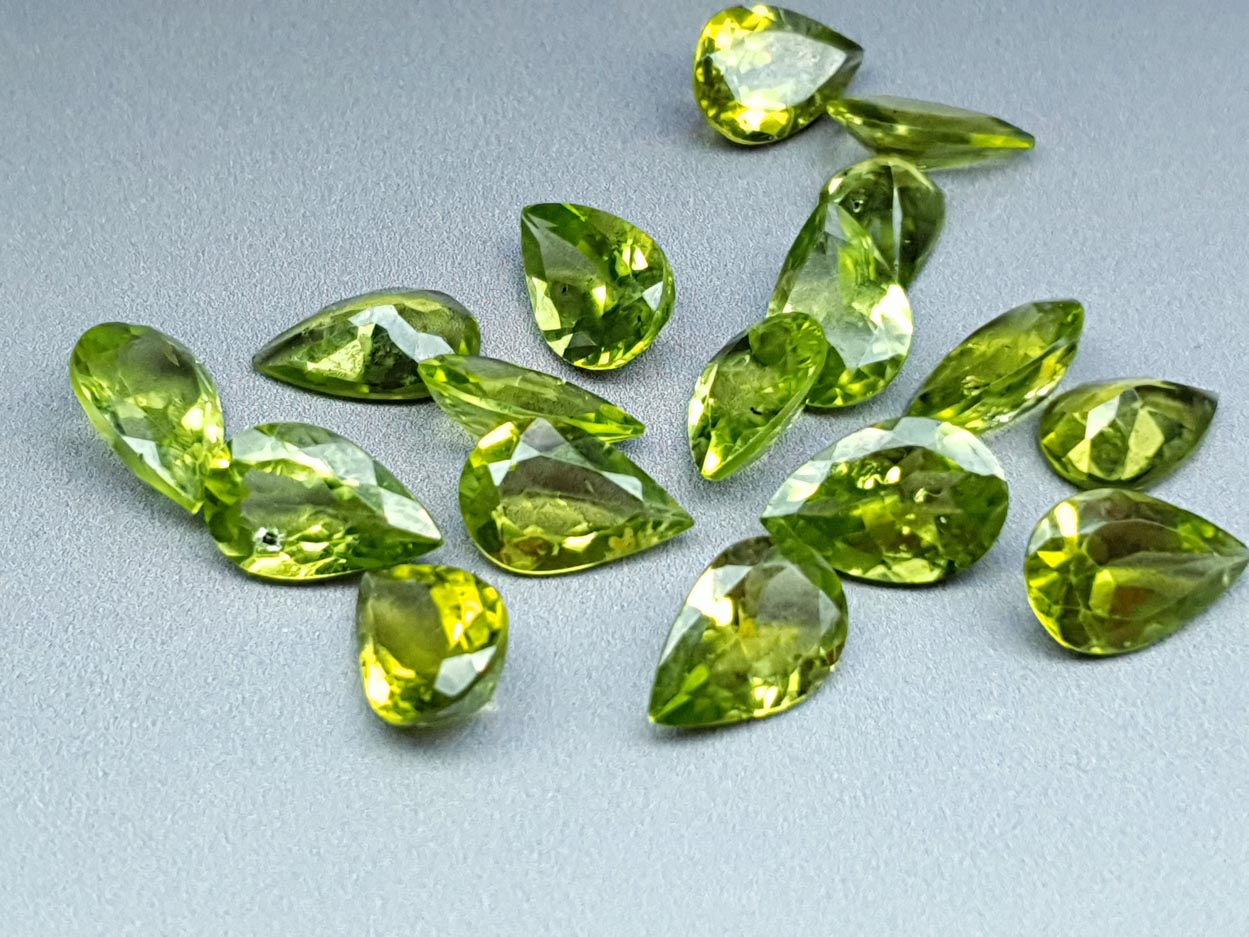 Peridot - faceted pear - 10 - 12 mm