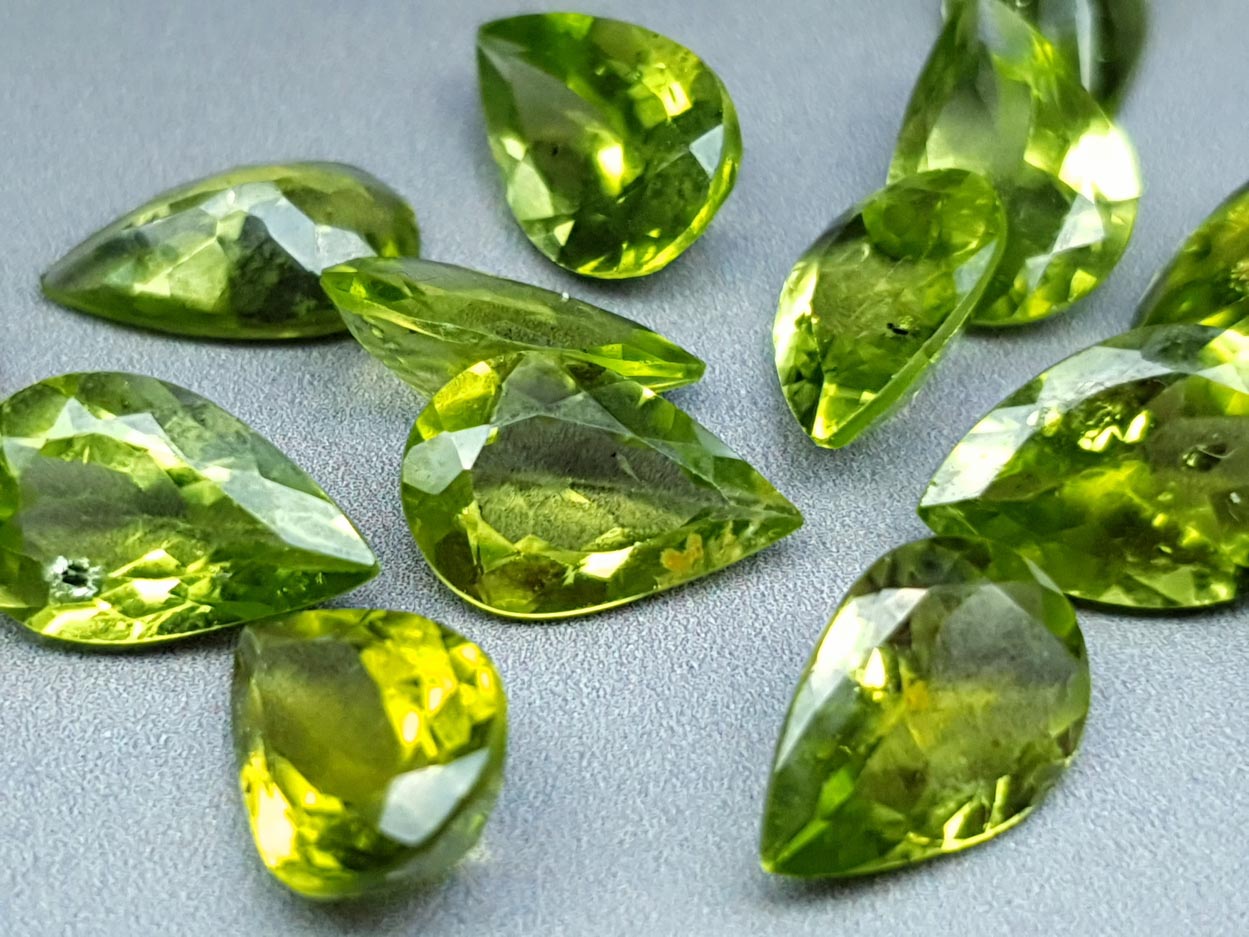 Peridot - faceted pear - 10 - 12 mm
