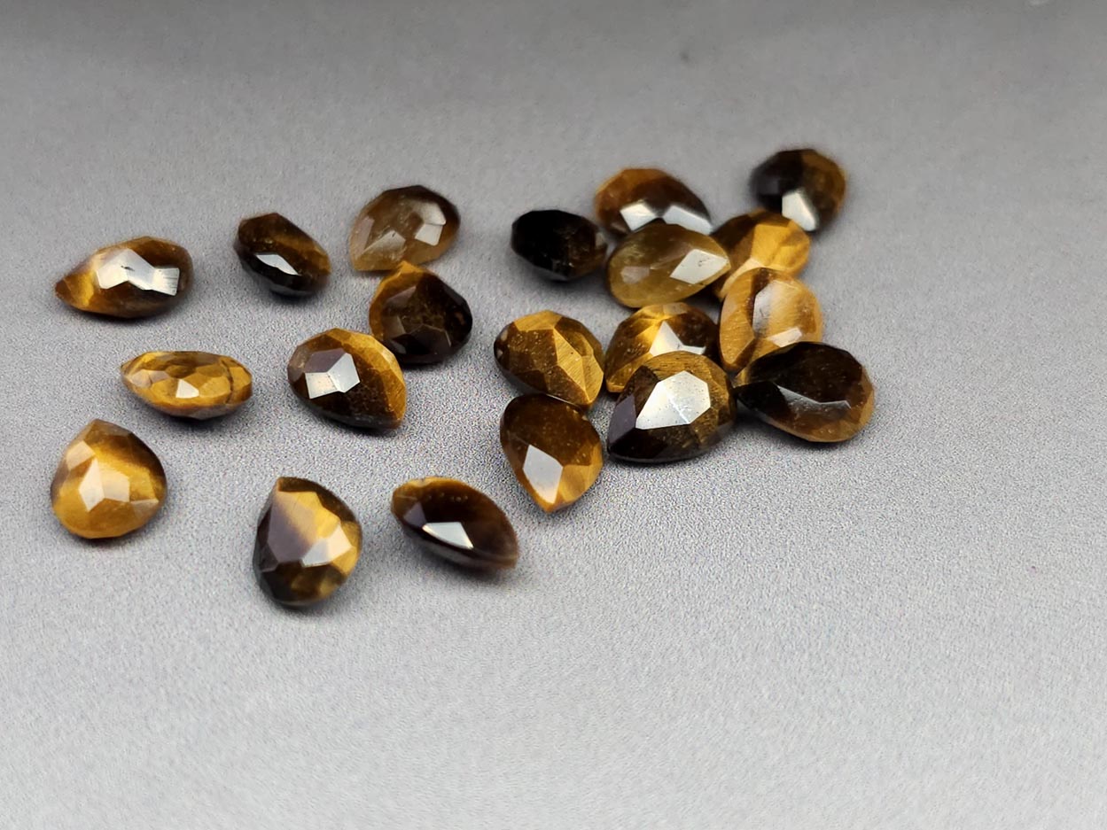 Tigers eye - faceted pear - 8 mm