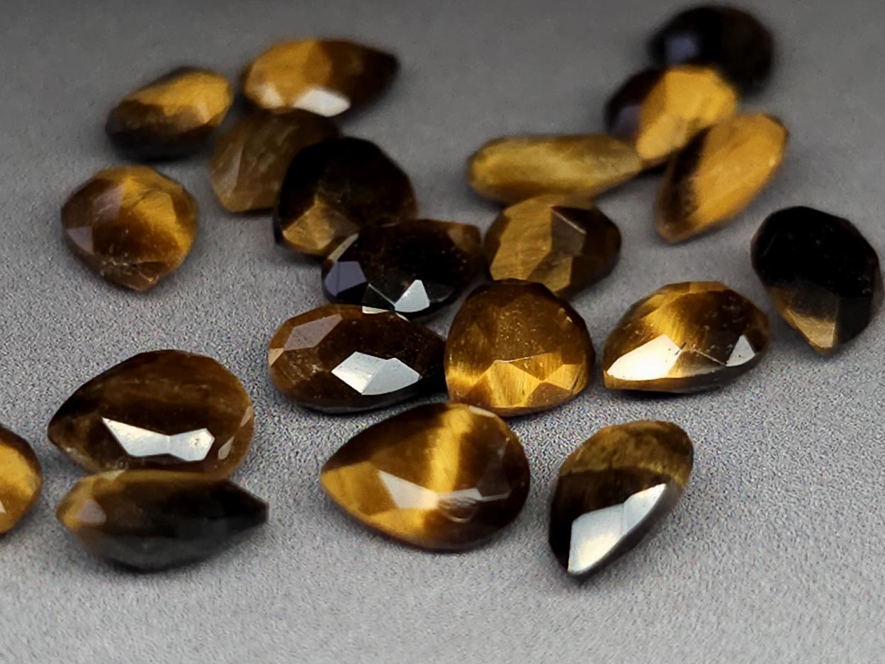 Tigers eye - faceted pear - 8 mm