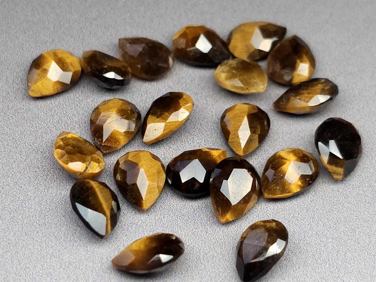 Tigers eye - faceted pear - 8 mm