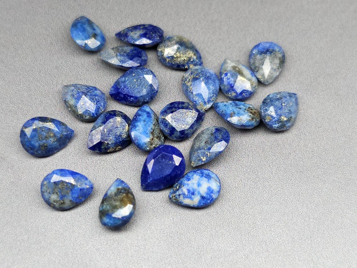 Lapis lazuli - faceted pear - 8 mm