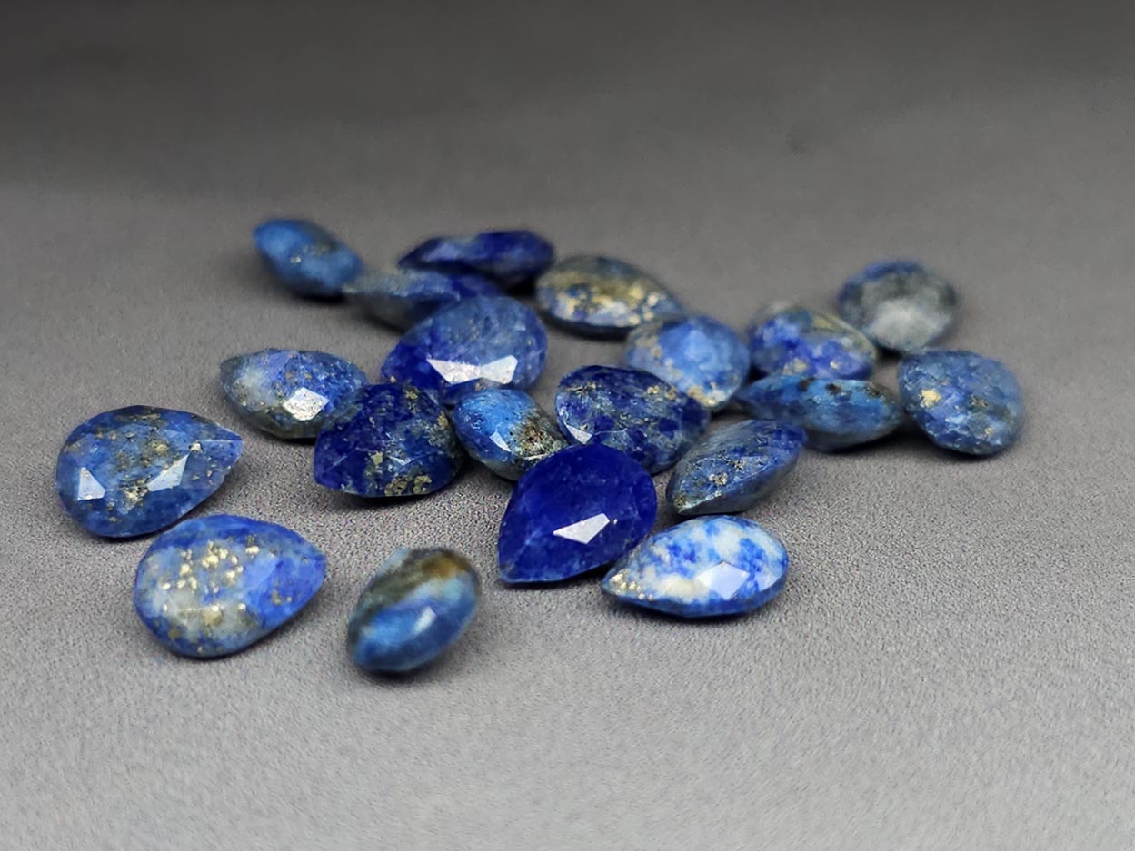 Lapis lazuli - faceted pear - 8 mm
