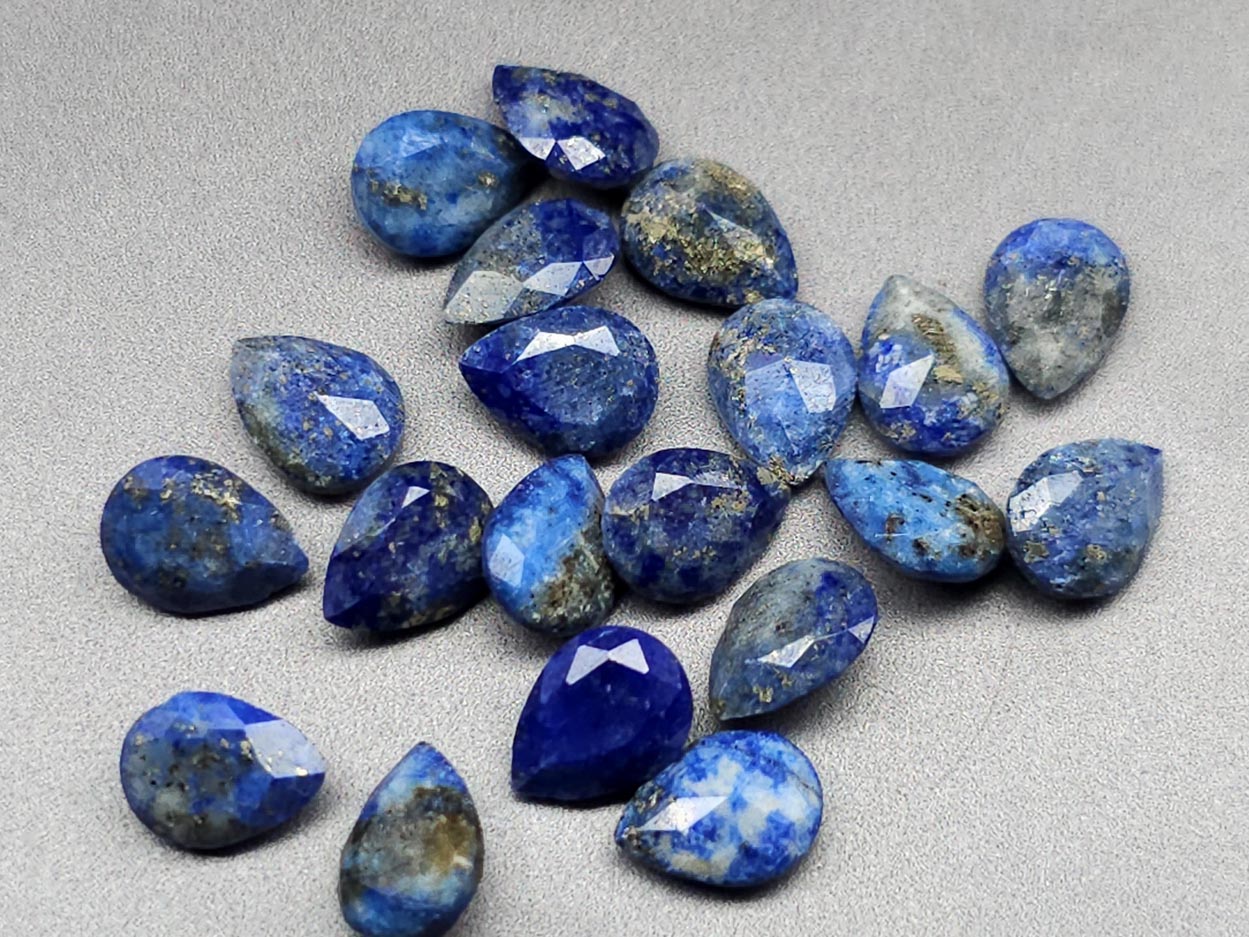 Lapis lazuli - faceted pear - 8 mm