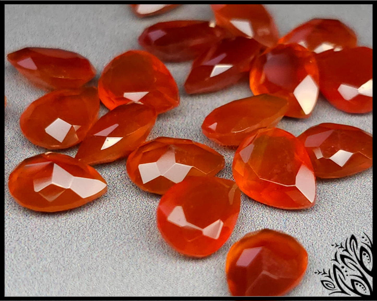 Carnelian faceted pear 8 mm