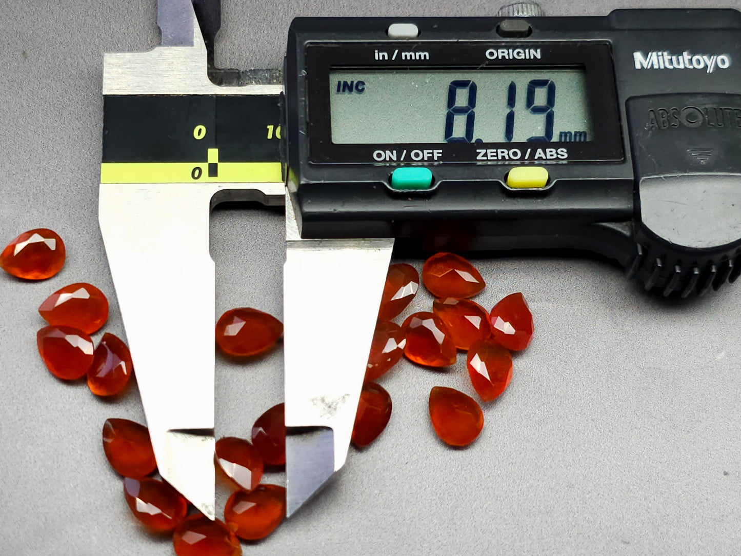 Carnelian - faceted pear - 8 mm