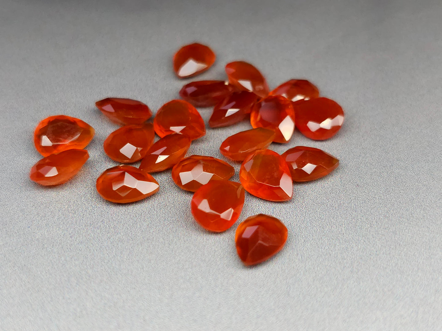 Carnelian - faceted pear - 8 mm