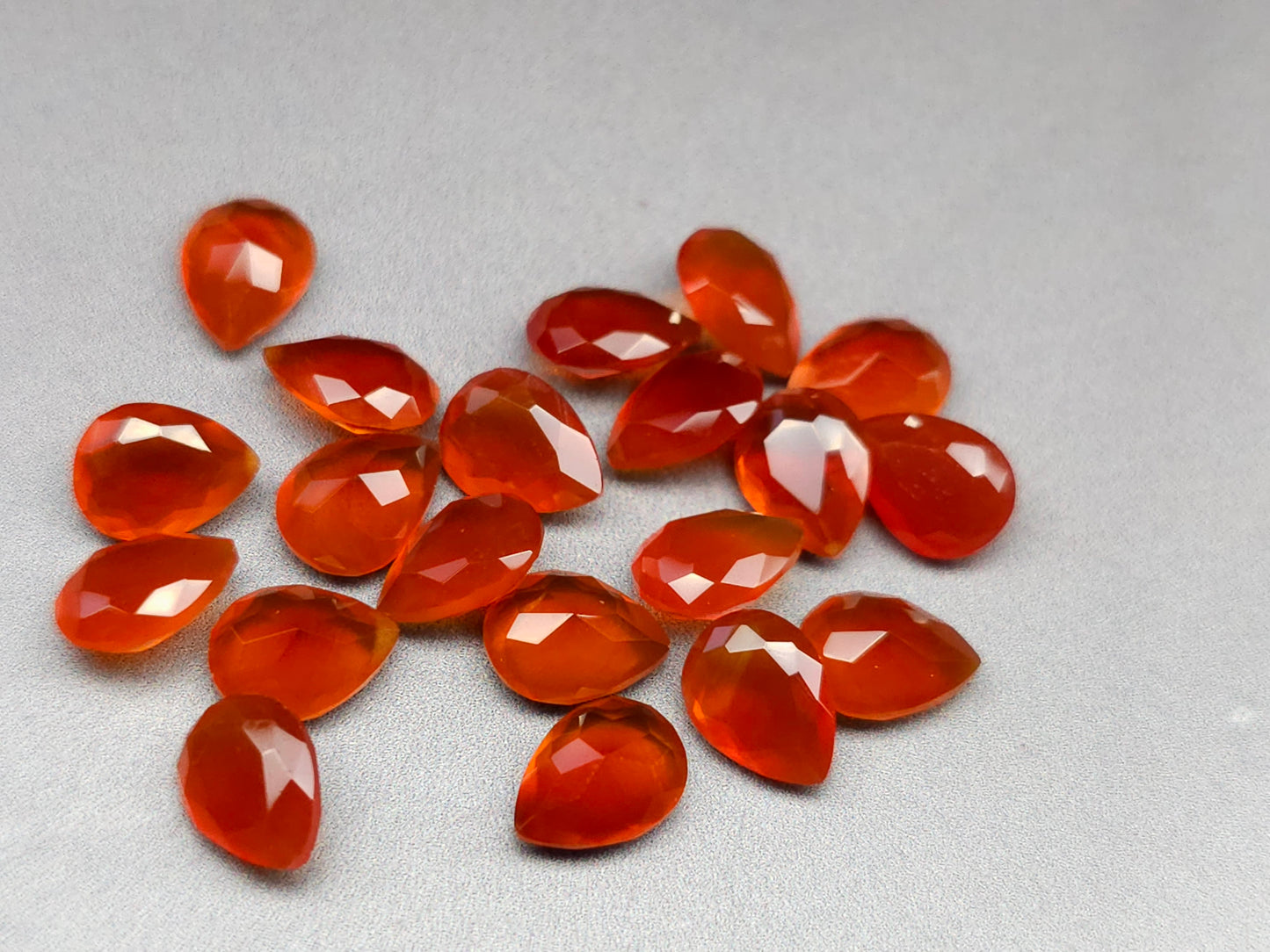 Carnelian - faceted pear - 8 mm