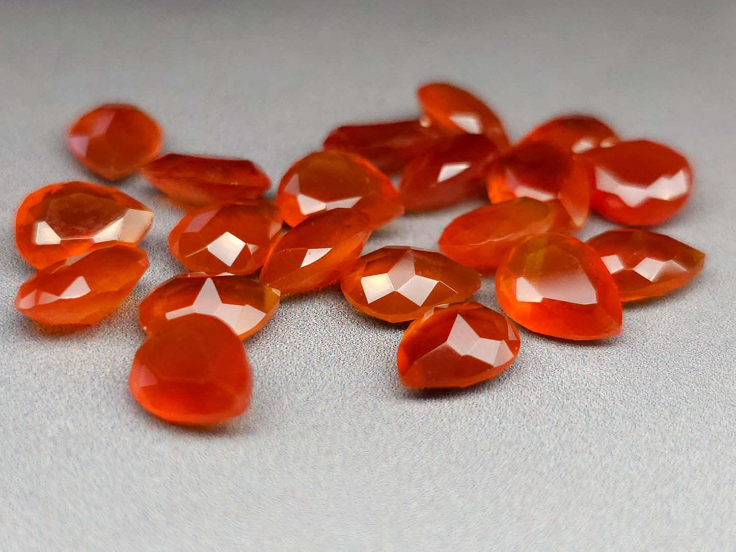 Carnelian - faceted pear - 8 mm