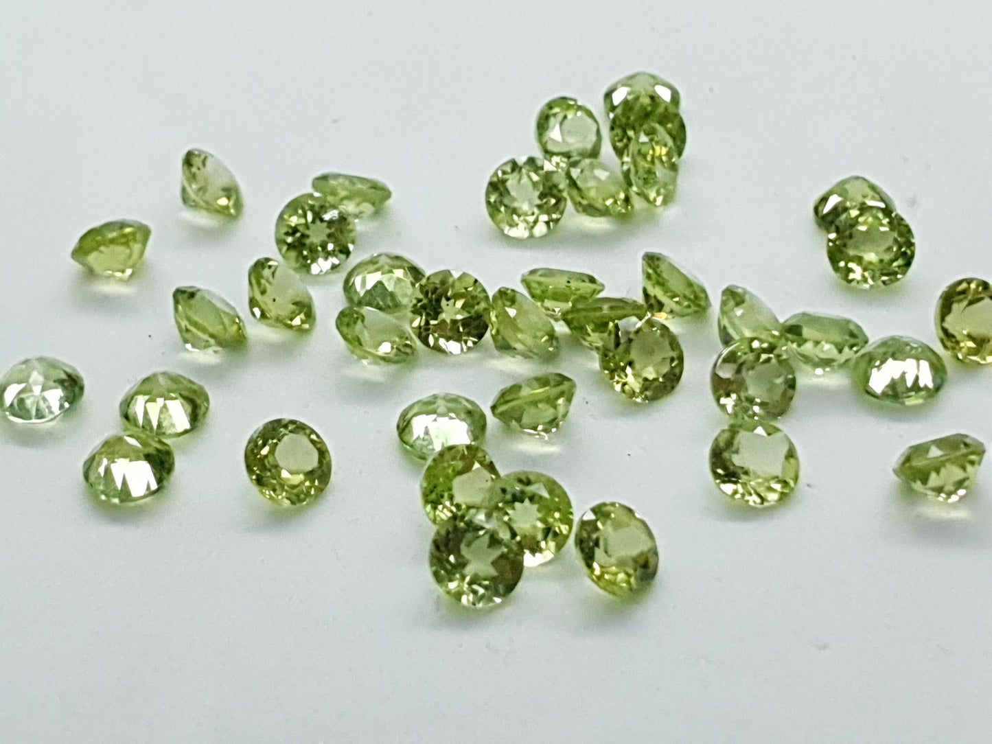 Peridot round cut faceted gemstones 5 mm