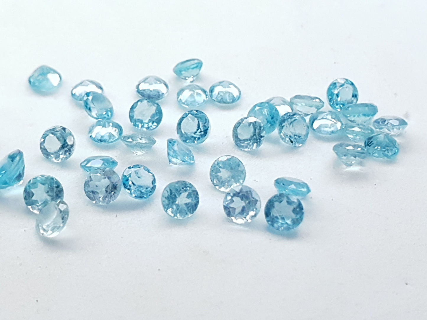 Topaz round cut faceted gemstones