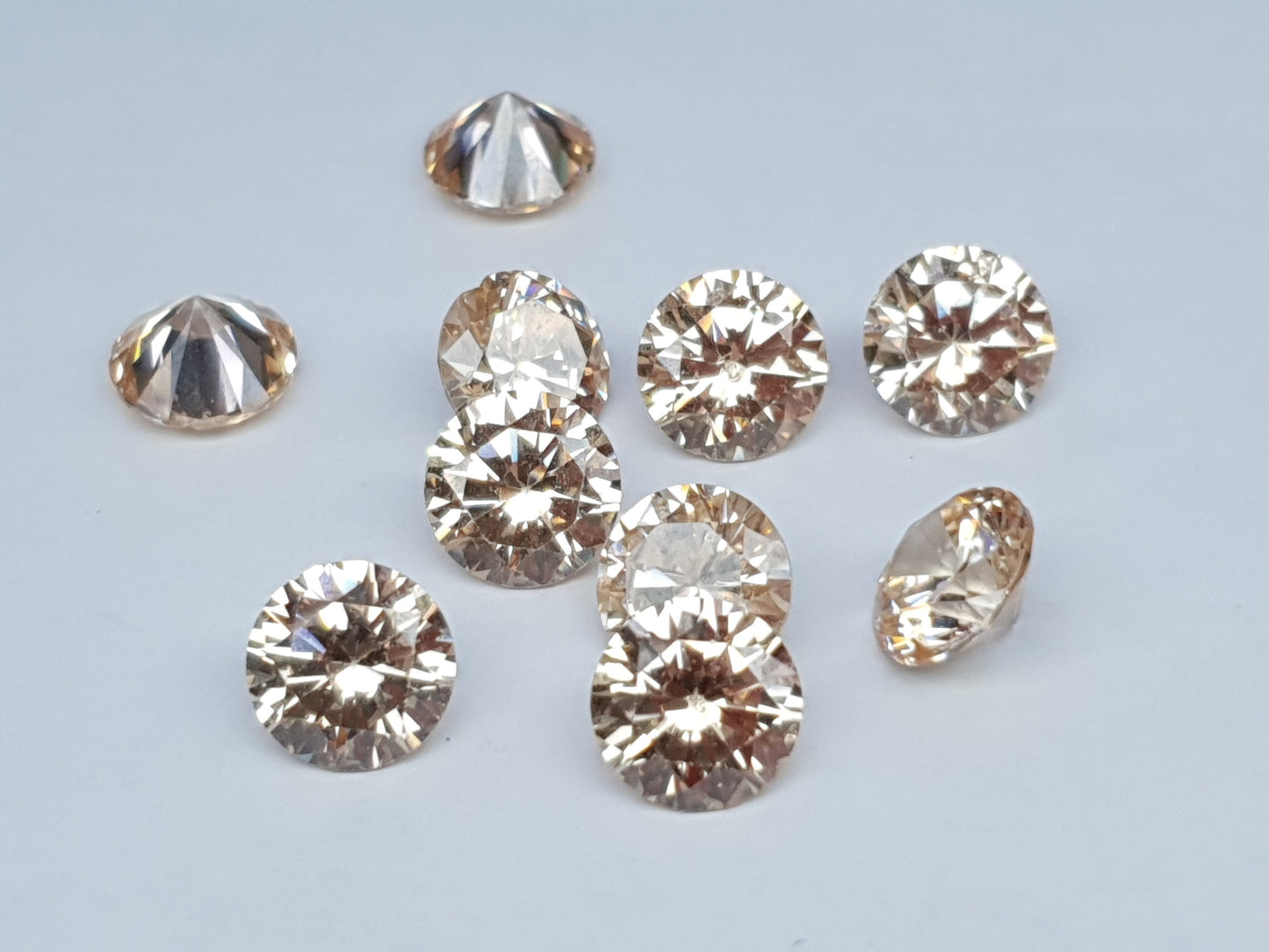 Cubic zirconia - Champagne - 8 mm - round faceted cut