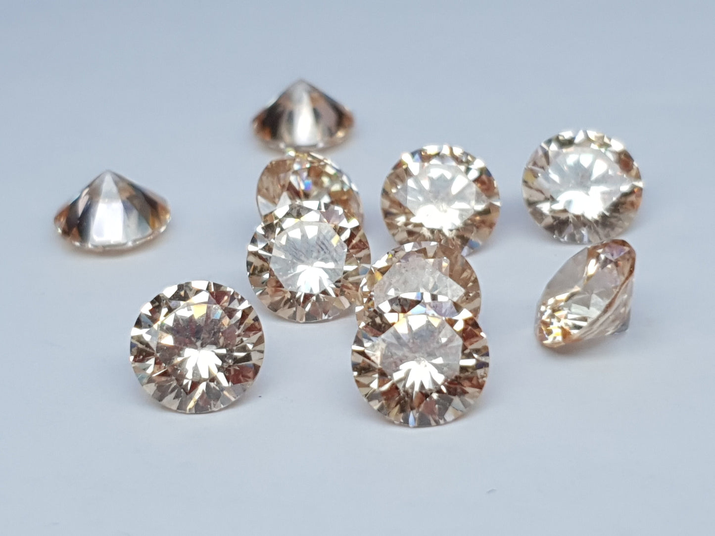 Cubic zirconia - Champagne - 8 mm - round faceted cut